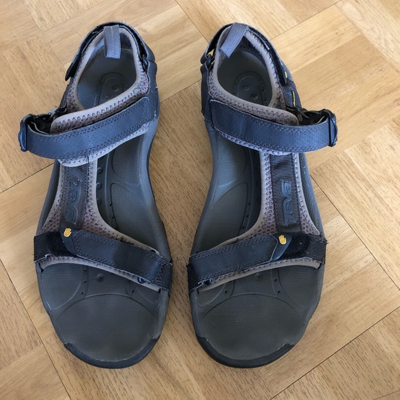 teva men's waterproof sandals